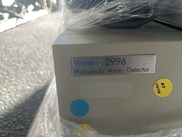 lot#--pallet-of-waters-2996-pda-detector-with-hplc-modules-&-waters-2690-separation-module-image-4