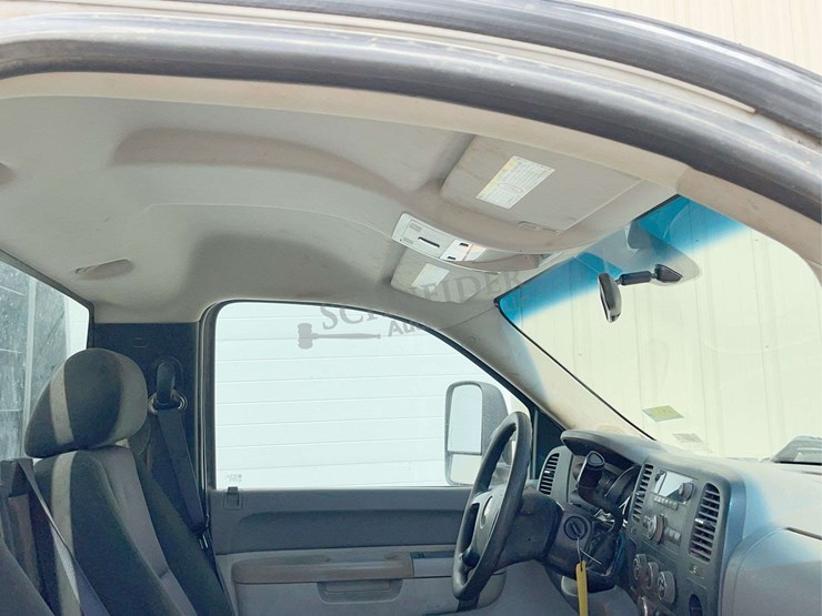 2012-chevrolet-3500-image-40