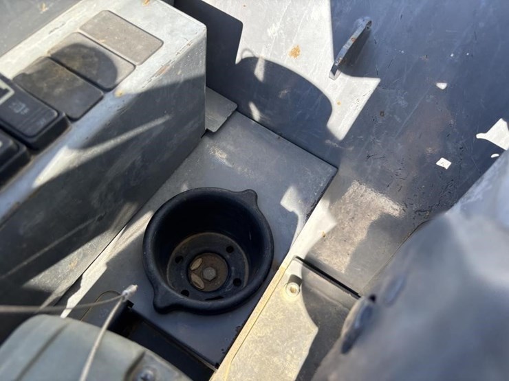 2022-takeuchi-tb240-image-37