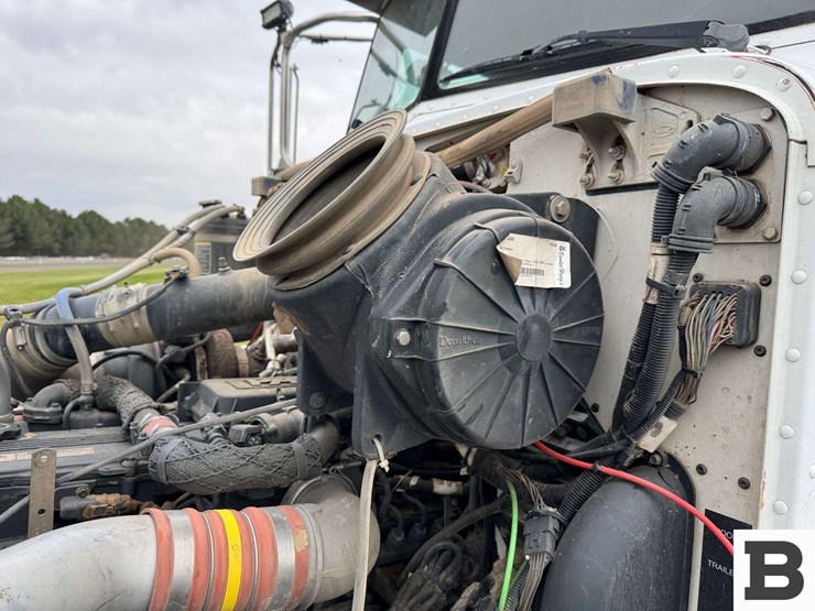 2013-peterbilt-348-image-44