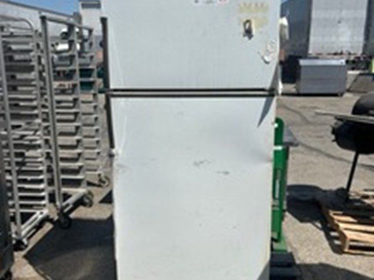 lot#--kelvinator-refrigerator-image-1