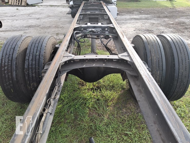 2006-freightliner-business-class-m2-106-image-4