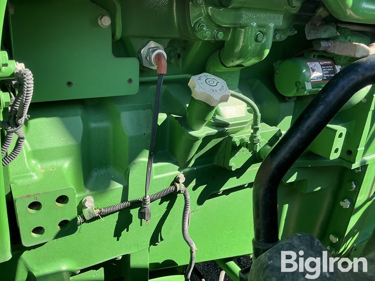 2011-john-deere-8235r-image-19