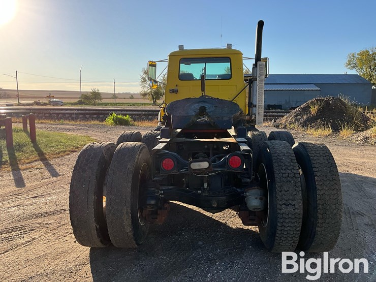 1997-mack-rd690s-image-6