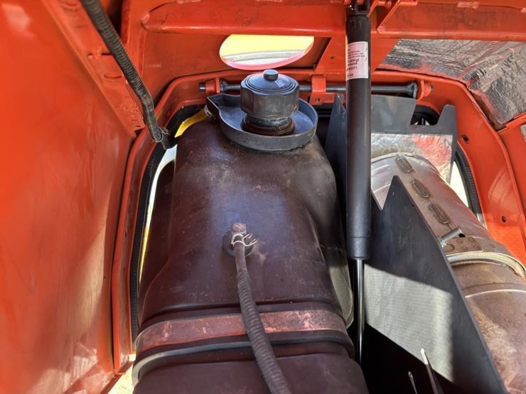 2021-kubota-l4701d-image-45