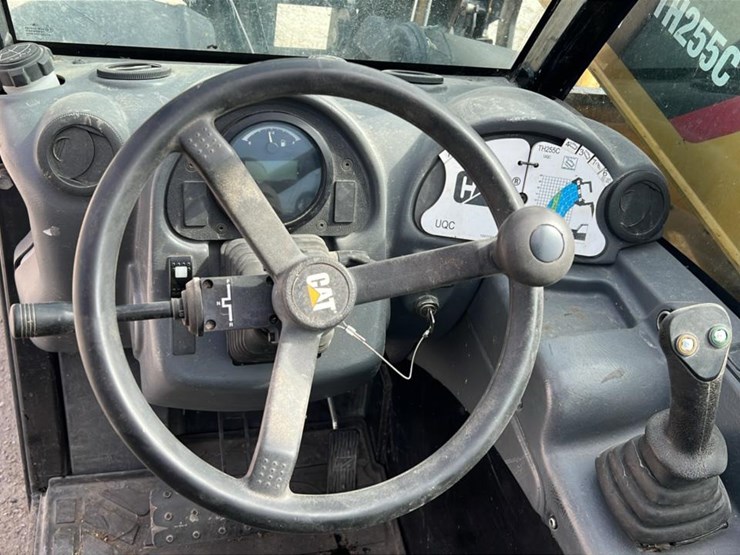 #102-•-2015-cat-th225c-telehandler-image-10