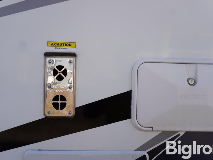 2022-ford-e350-image-19