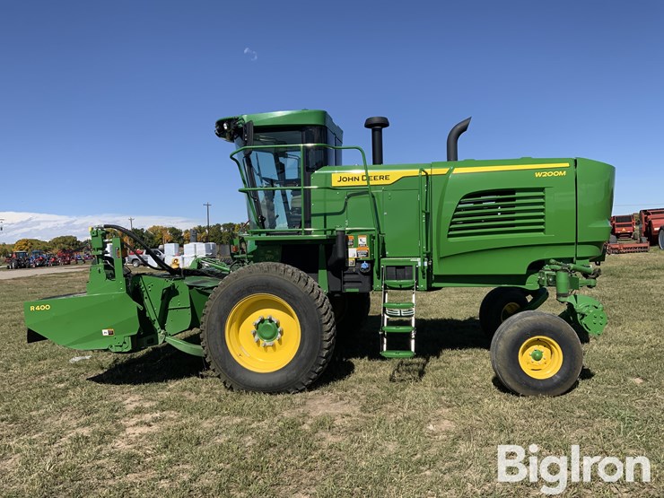 2022-john-deere-w200m-image-8