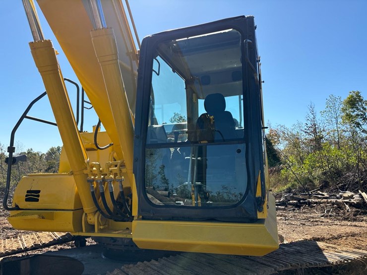 2014-komatsu-pc210-lc-10-image-20