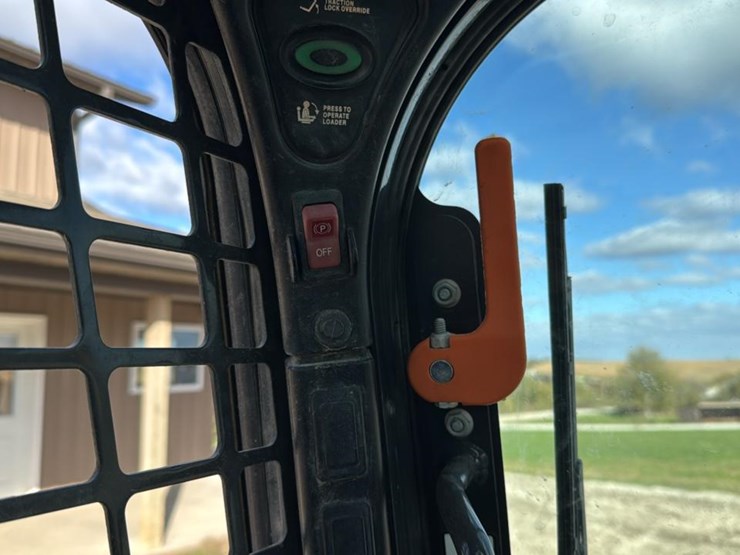 2020-bobcat-t870-image-31