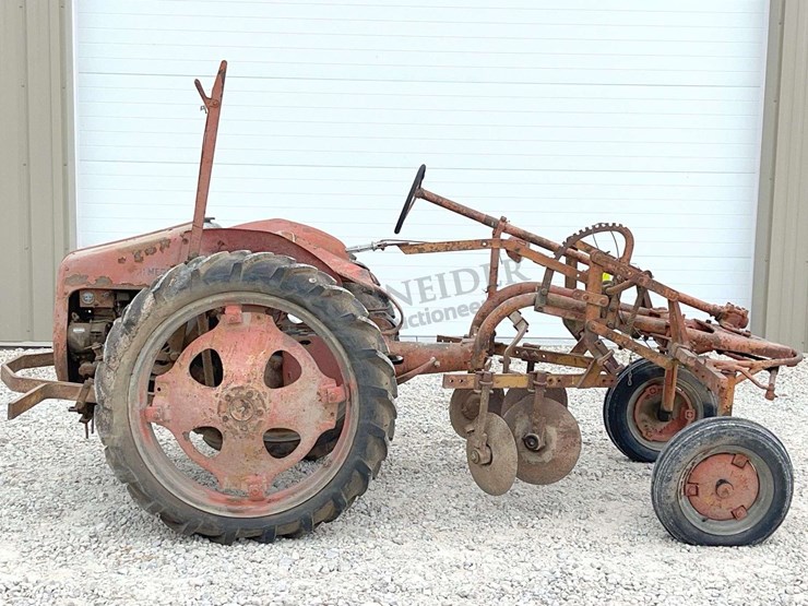 allis-chalmers-model-g-tractor-w/-implements-image-3