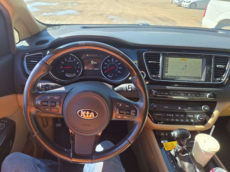 2015-kia-sedona-image-15