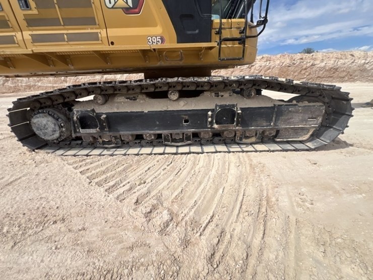 2021-caterpillar-395-image-31