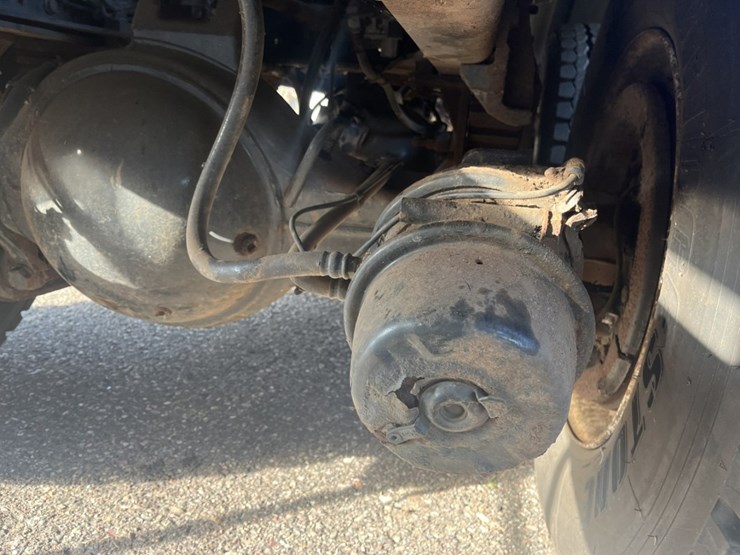 2011-international-7600-image-101