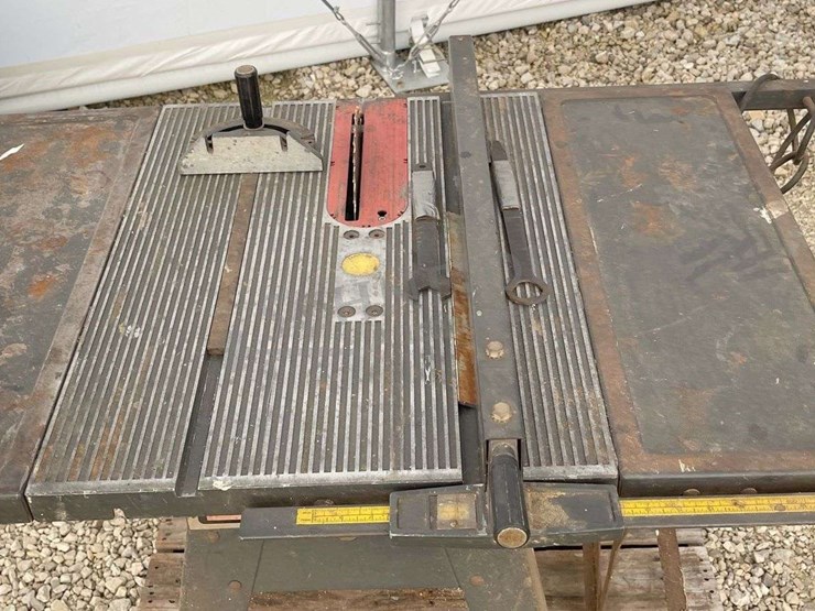 craftsman-10"-table-saw-on-stand-image-4