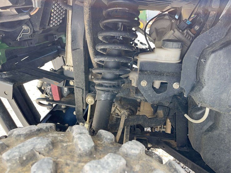 2016-john-deere-gator-image-26