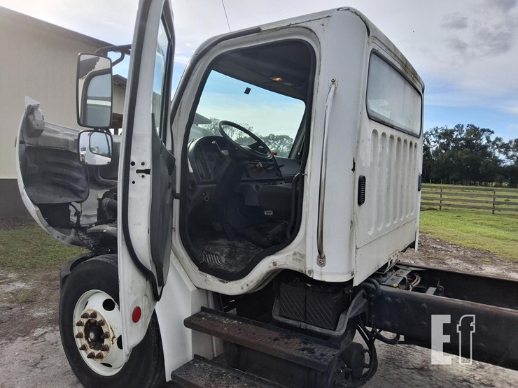 2006-freightliner-business-class-m2-106-image-8