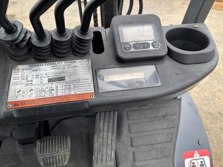 2011-toyota-8fgu30-image-23