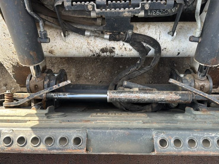 2020-bobcat-t870-image-48