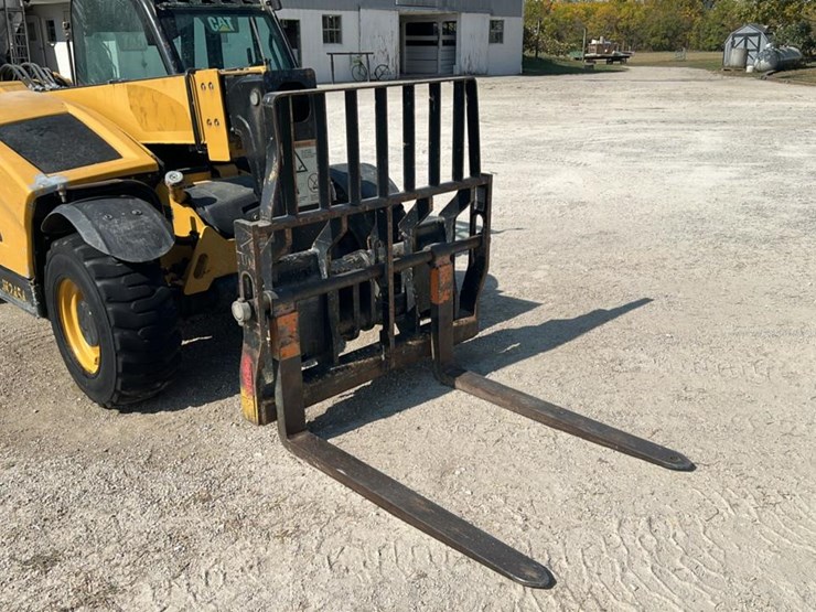 #102-•-2015-cat-th225c-telehandler-image-38