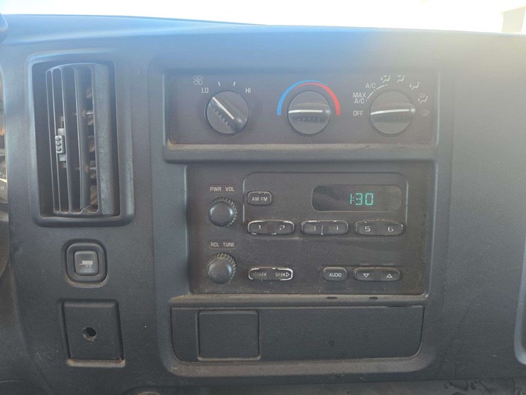 2003-gmc-3500-image-19