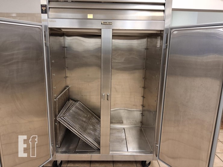 traulsen-refrigerator-double-door-commercial-image-2