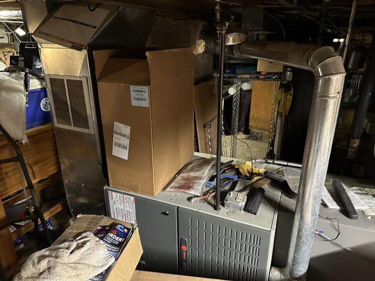 #100-•-waterfront-pub-with-4-bed/2-bath-apartment-image-131