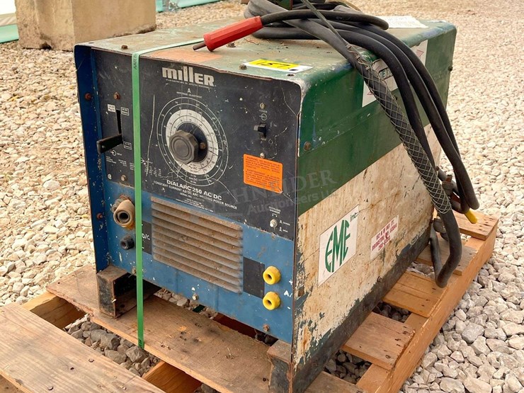miller-dialarc-250-ac/dc-welder-image-2