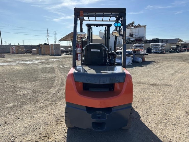 2015-toyota-8fdu30-image-8