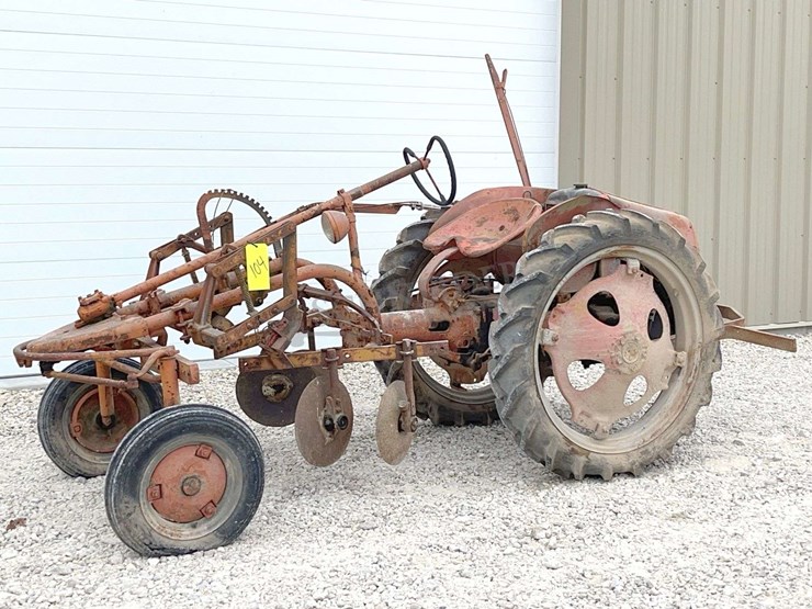 allis-chalmers-model-g-tractor-w/-implements-image-2