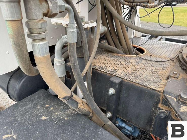 2013-peterbilt-348-image-20