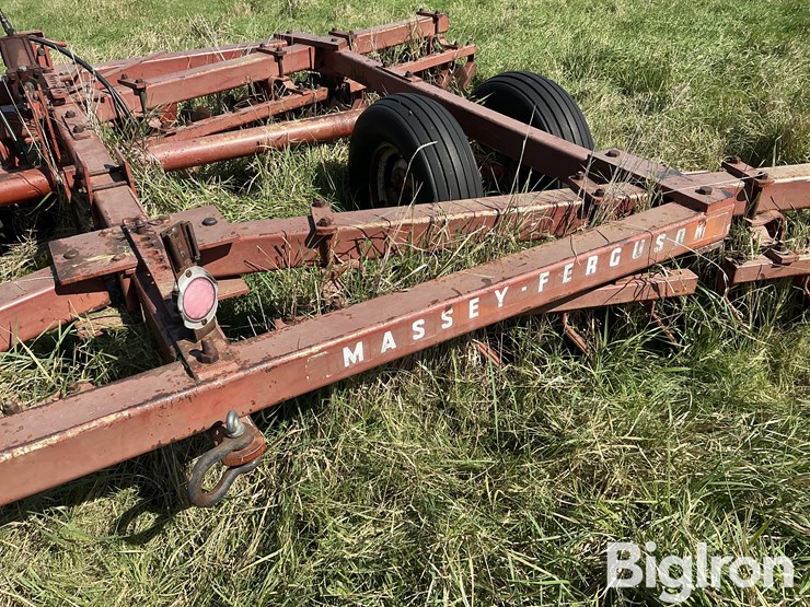 massey-ferguson-620-image-18