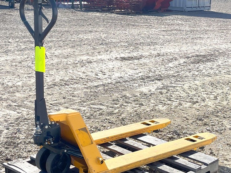 u-line-h-1043-5,500-lb.-pallet-jack-image-3