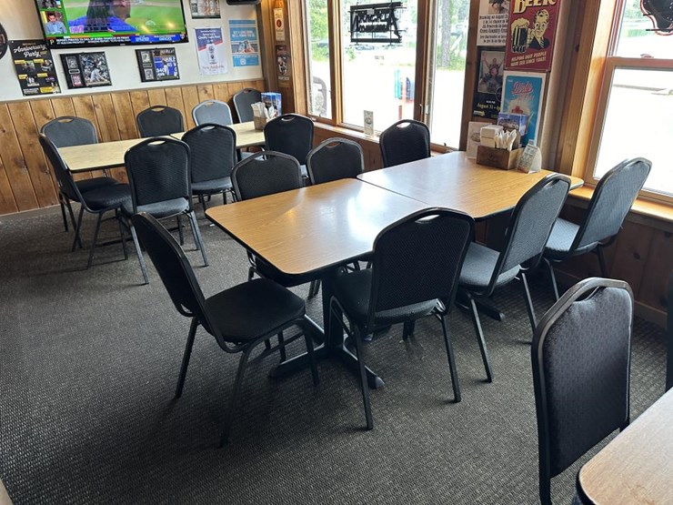 #100-•-waterfront-pub-with-4-bed/2-bath-apartment-image-57