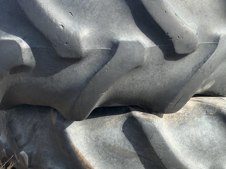 john-deere-8235r-image-14