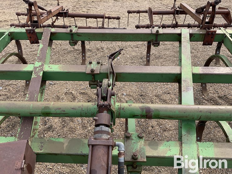 john-deere-100-image-15