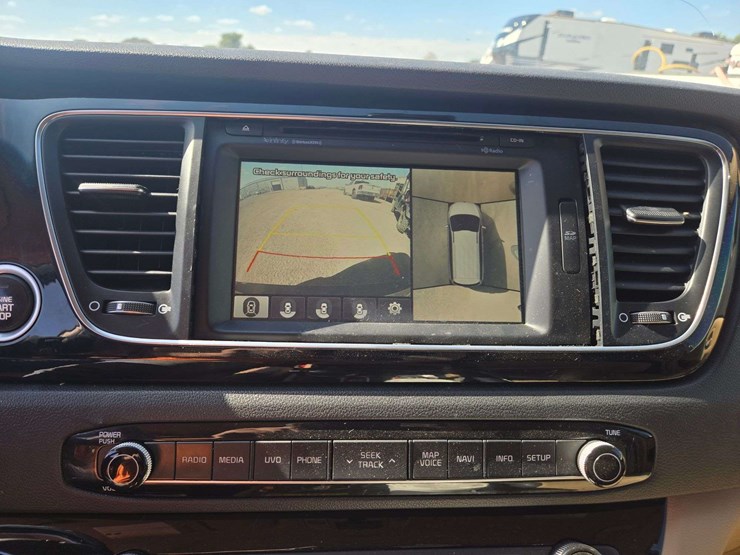 2015-kia-sedona-image-17