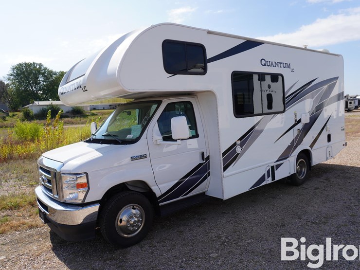 2022-ford-e350-image-1