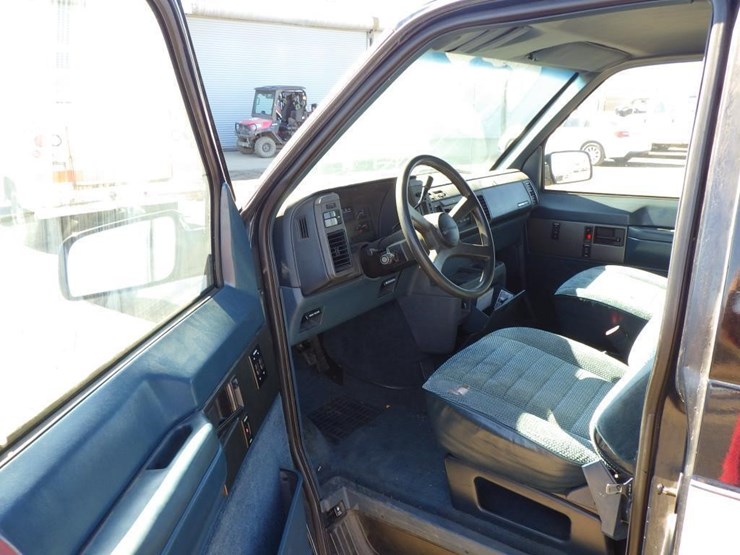 1990-chevrolet-astro-image-5