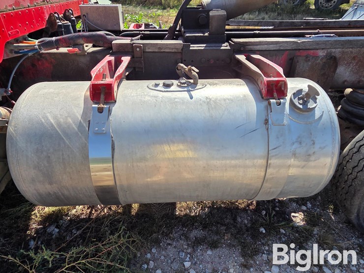 2001-peterbilt-379-image-11