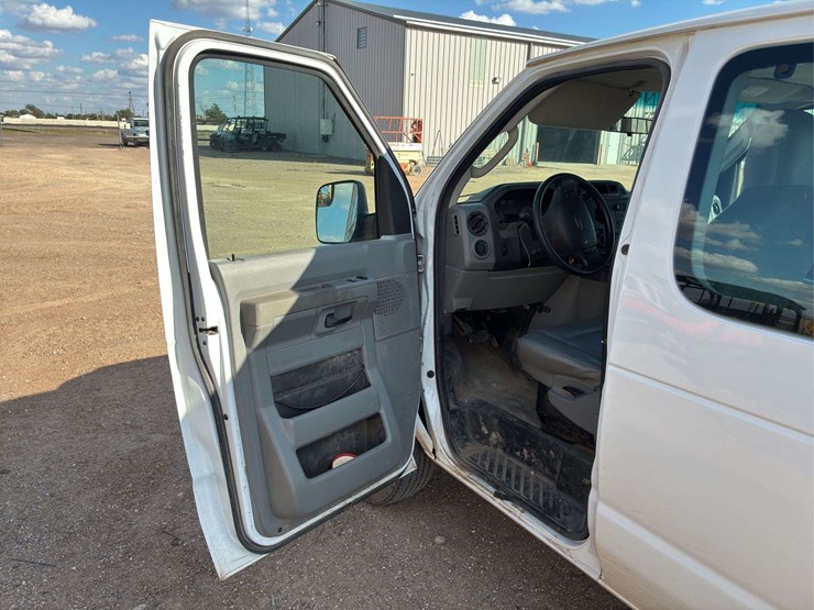 2012-ford-e350-image-7