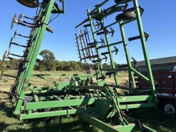 john-deere-680-image-1