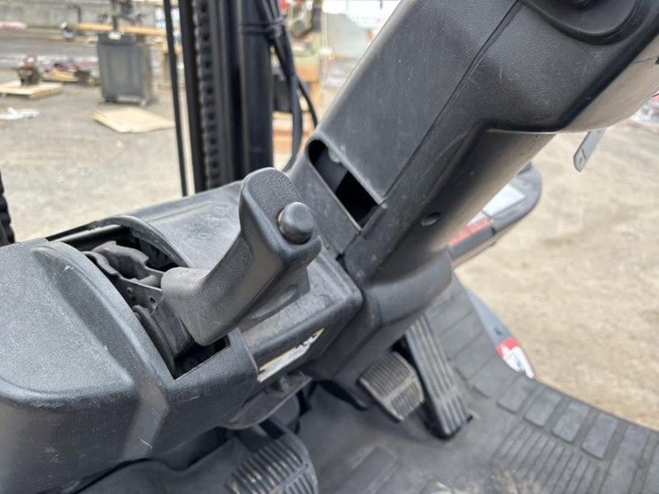 2011-toyota-8fgu30-image-19