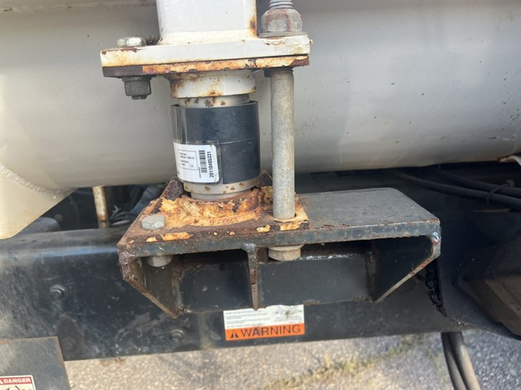 2011-international-7600-image-40