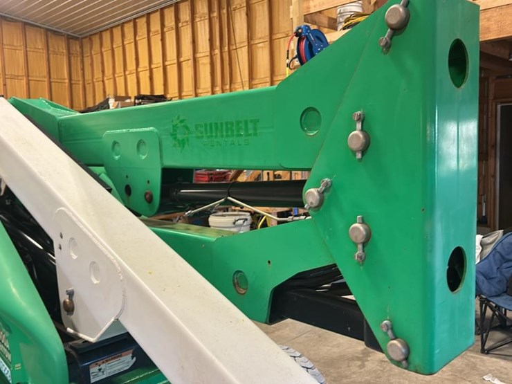 2017-jlg-e400a-image-19