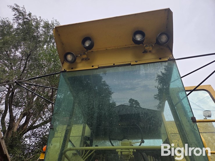 1977-new-holland-tr70-image-11