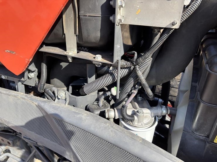 2021-kubota-l4701d-image-34