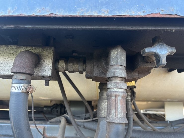 2011-international-7600-image-69