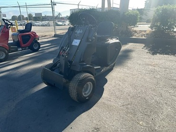lot#--hercules-h130-mini-wheel-loader-with-fork-and-bucket-attachment-image-2