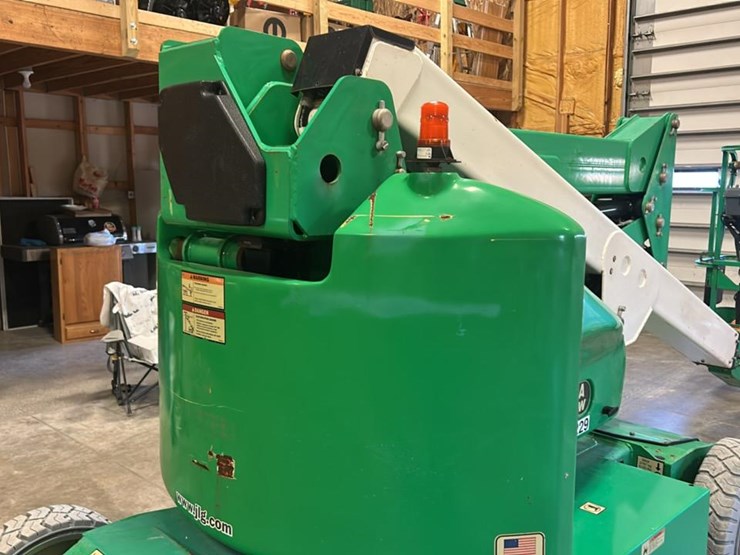 2017-jlg-e400a-image-15